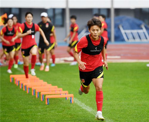 据《日报》报道，奥斯梅恩几乎确定将首发出场。